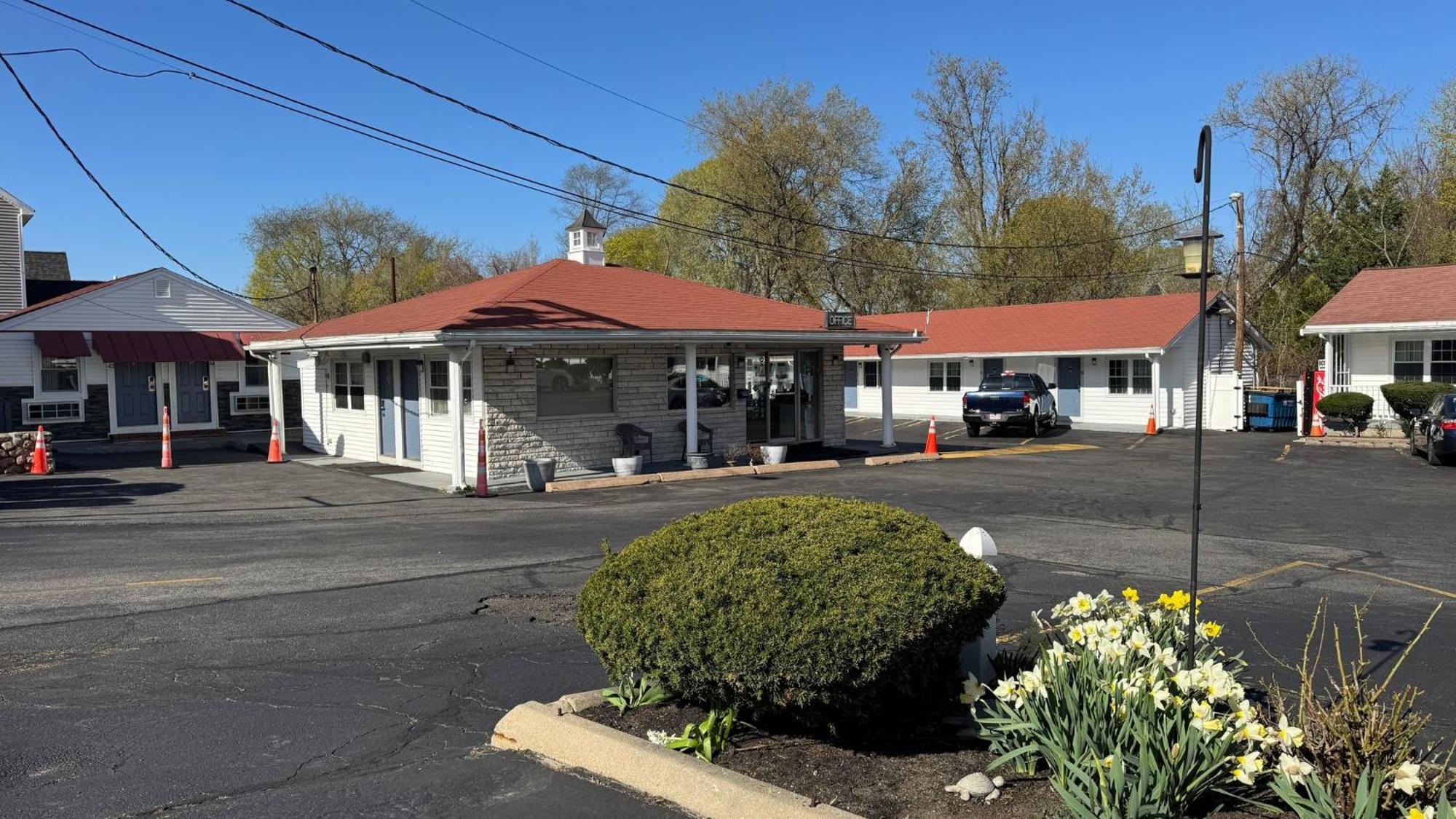 Chisholm'S Motor Inn Saugus Exterior foto