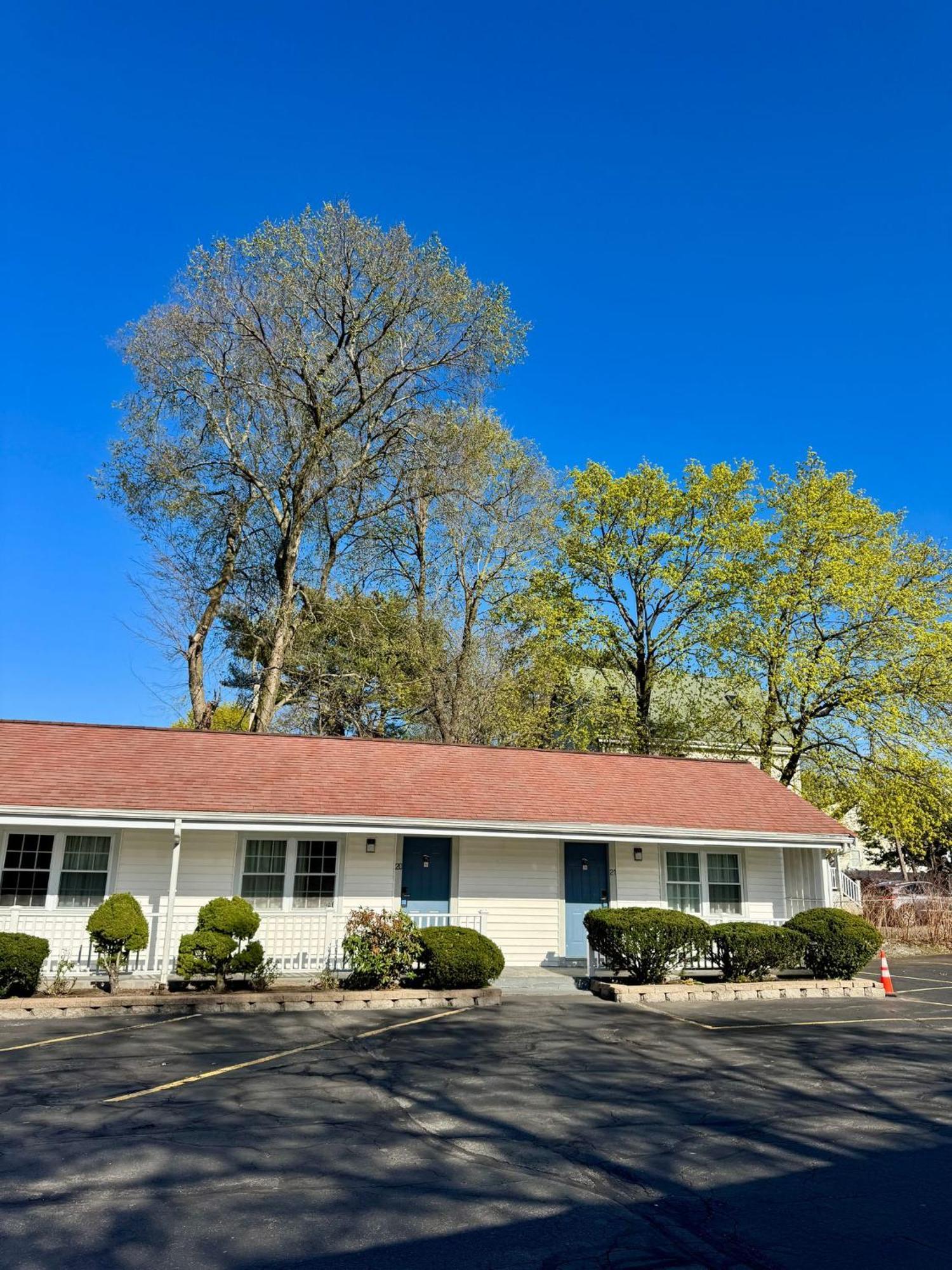 Chisholm'S Motor Inn Saugus Exterior foto